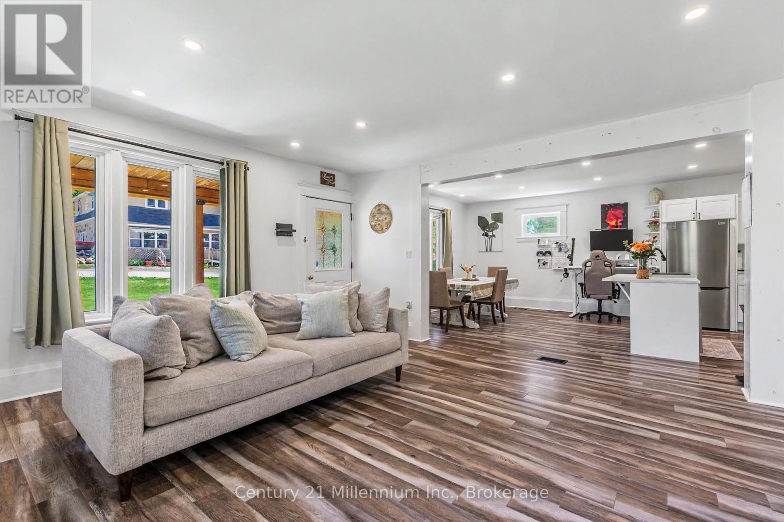 680193 CHATSWORTH ROAD 24 - 10
