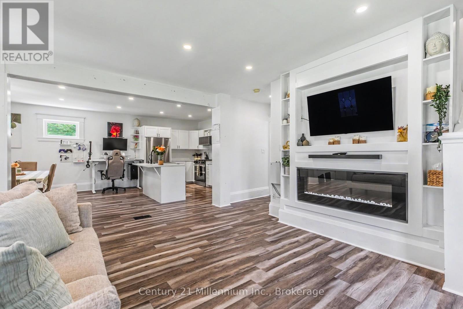 680193 CHATSWORTH ROAD 24 - 11