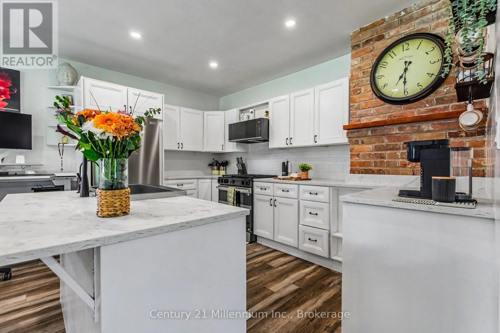 680193 CHATSWORTH ROAD 24 - 13