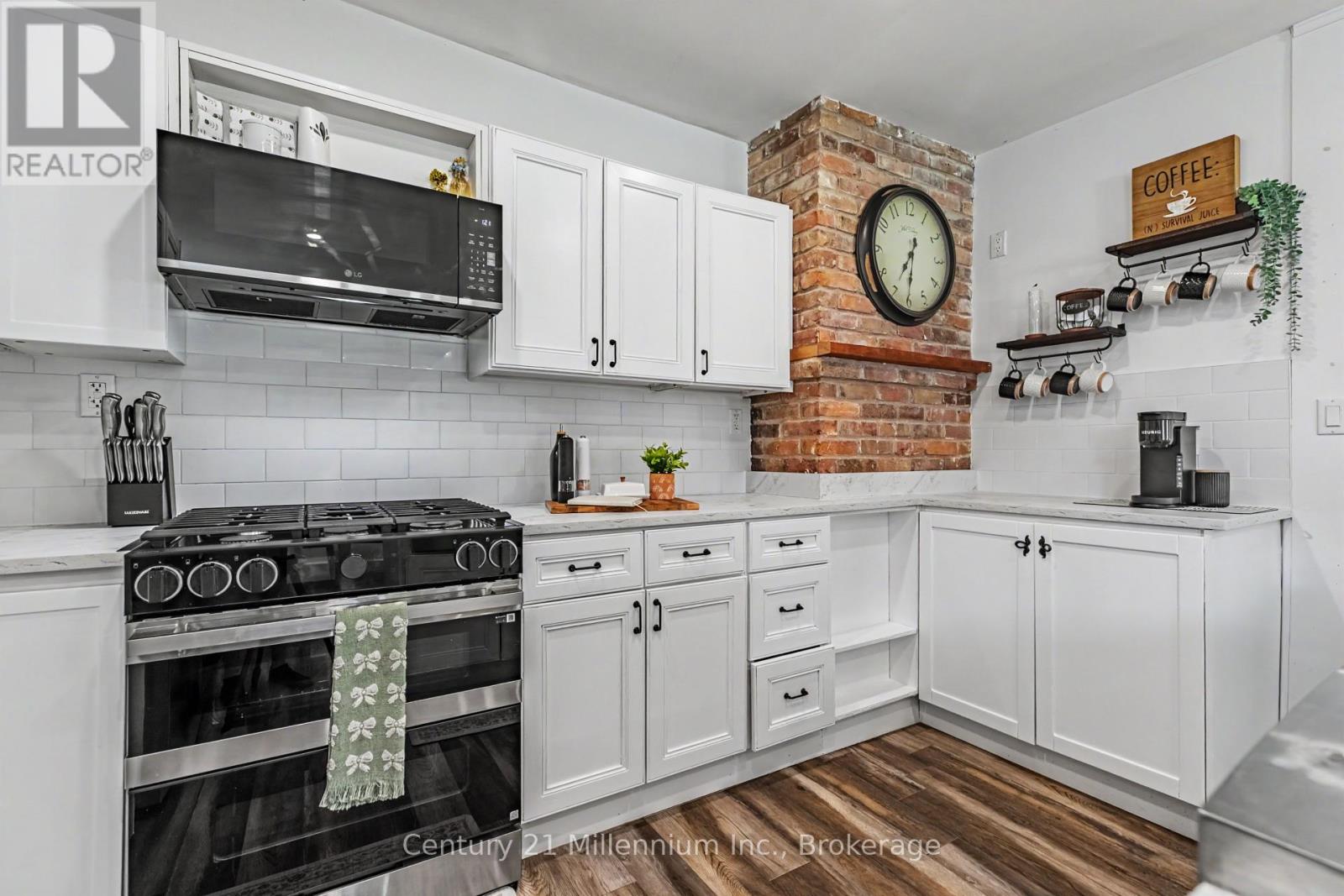 680193 CHATSWORTH ROAD 24 - 16