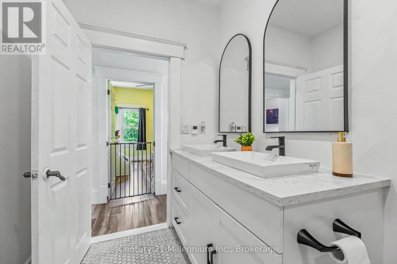 680193 CHATSWORTH ROAD 24 - 34