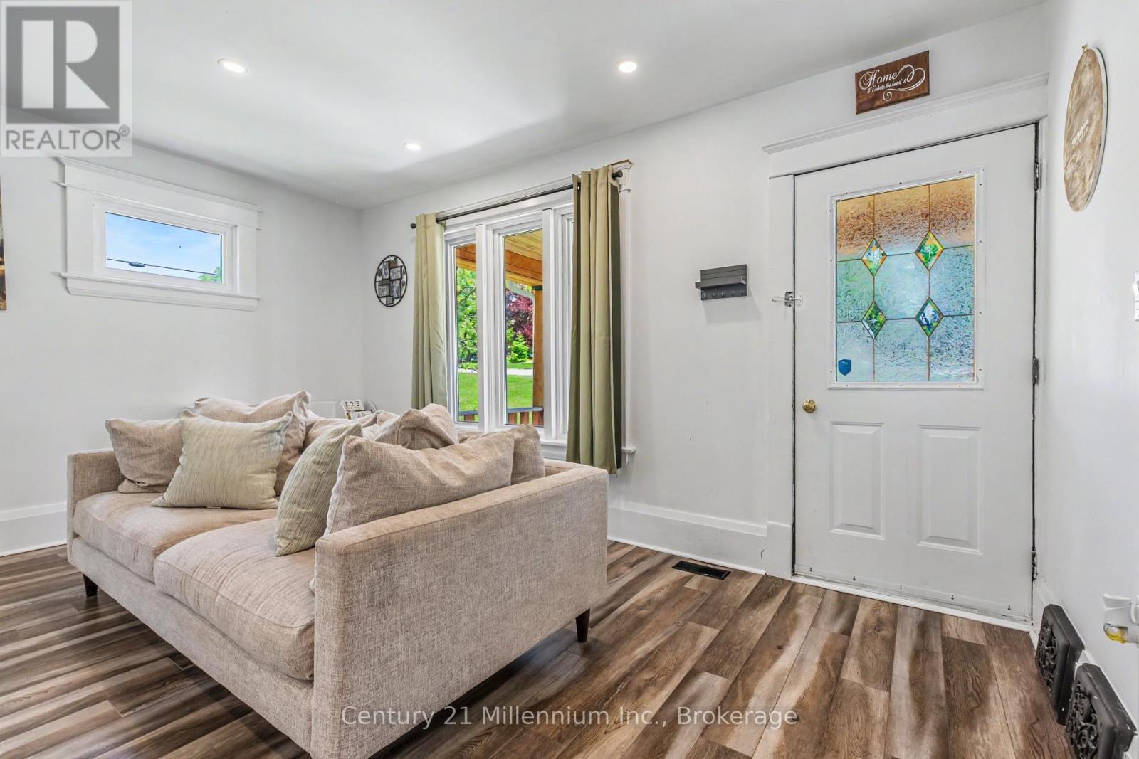 680193 CHATSWORTH ROAD 24 - 8