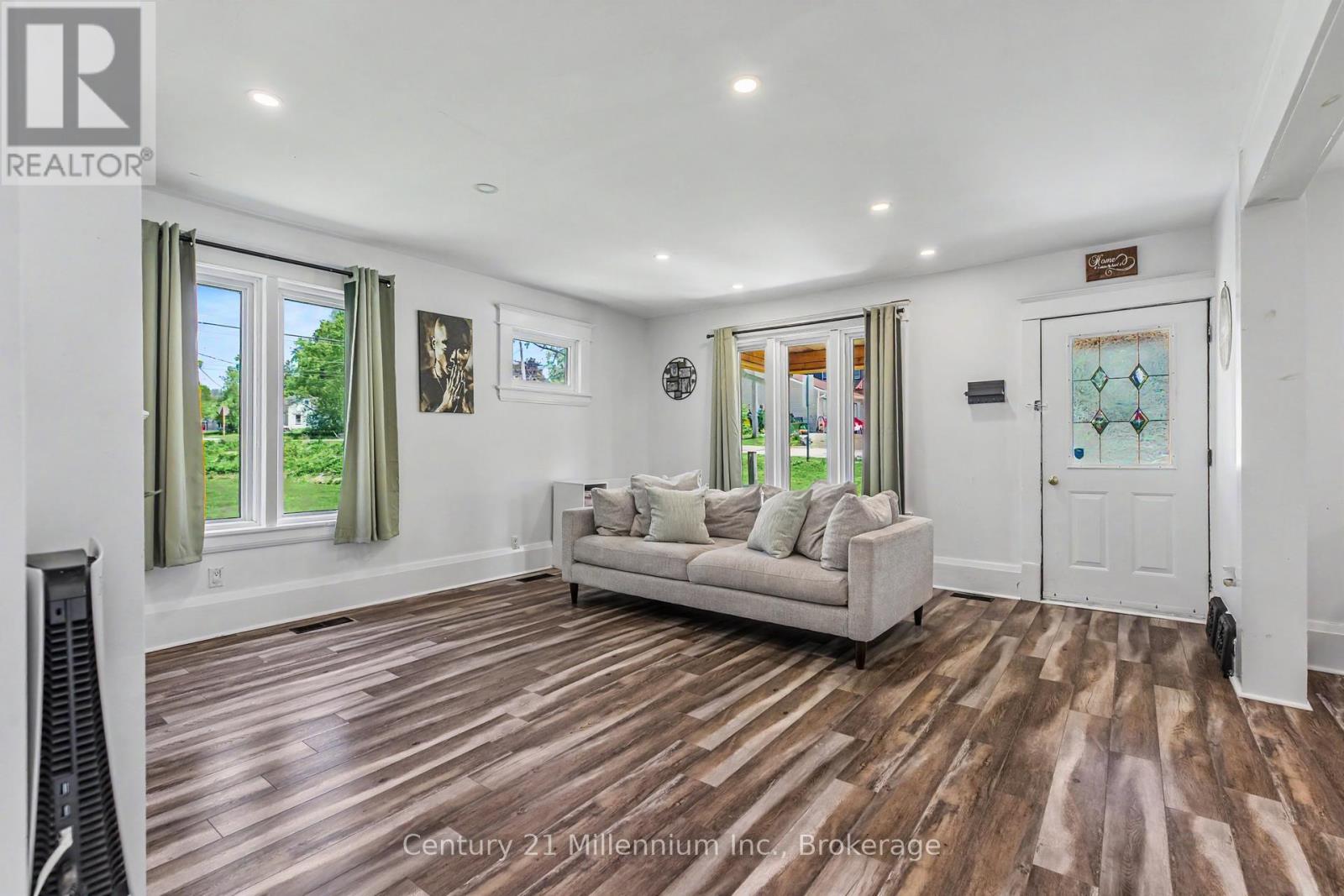 680193 CHATSWORTH ROAD 24 - 9
