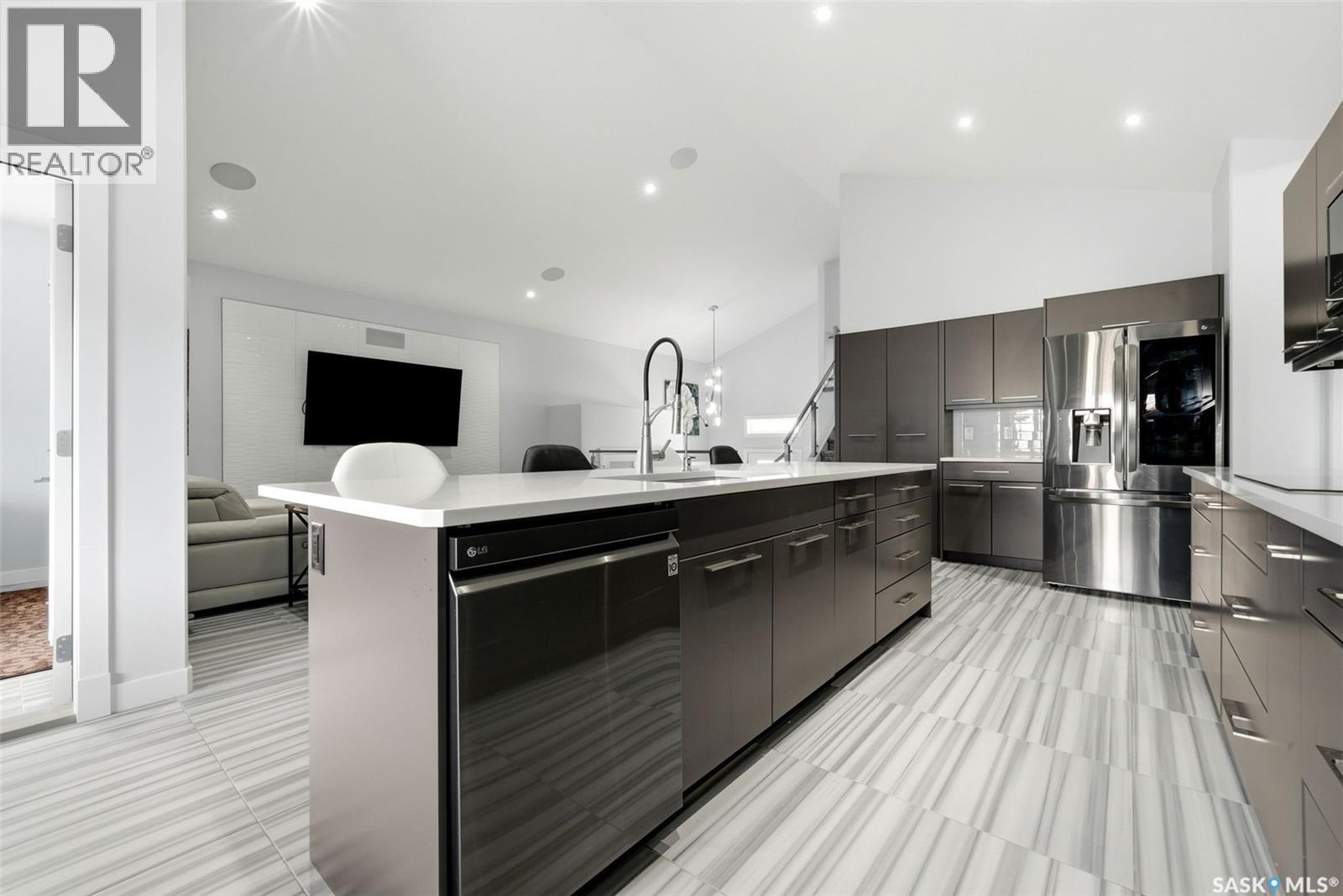 1609 Maple Hill CRESCENT N - 12