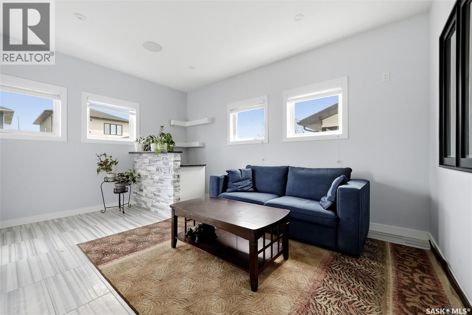 1609 Maple Hill CRESCENT N - 19