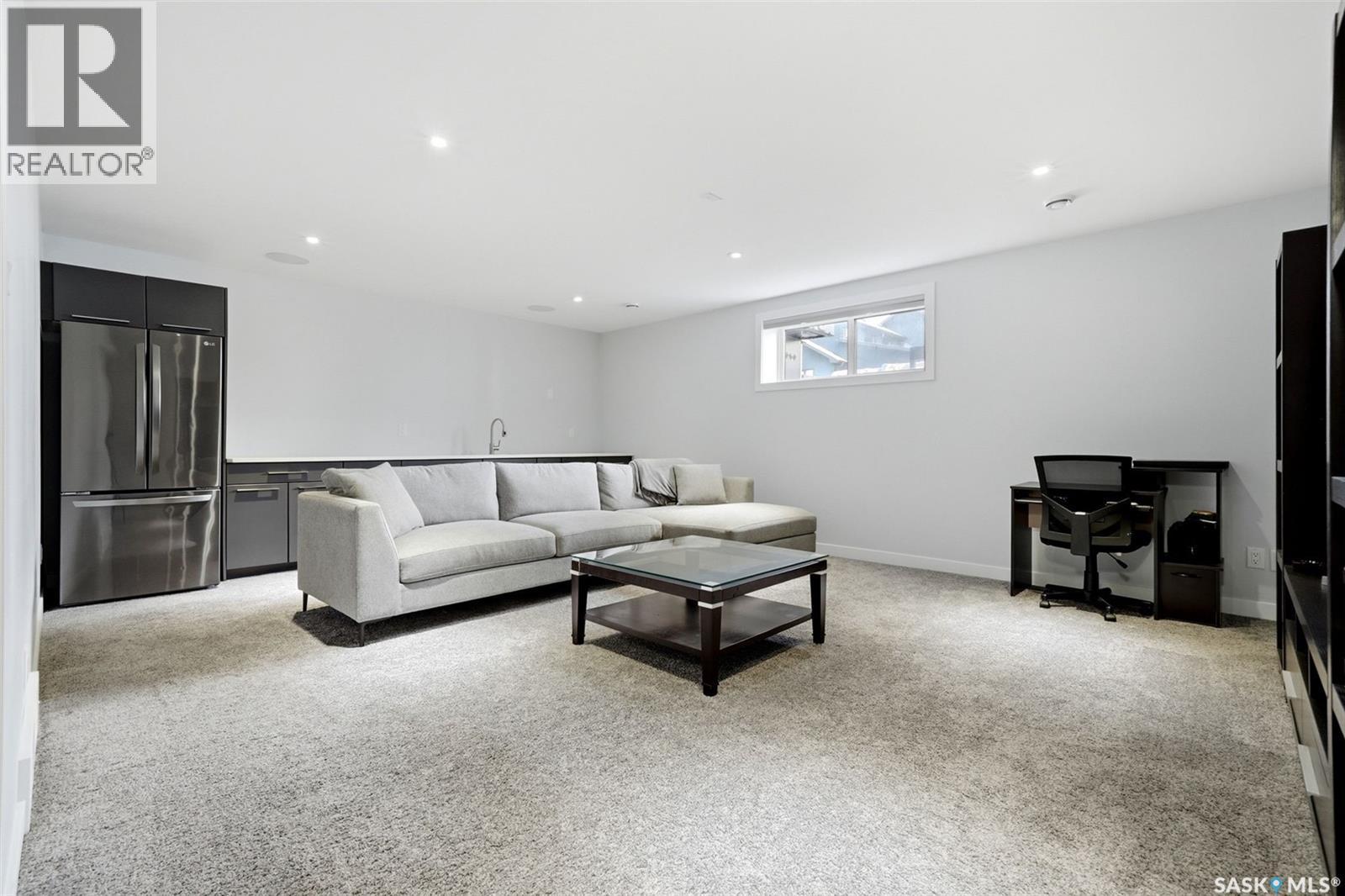 1609 Maple Hill CRESCENT N - 44