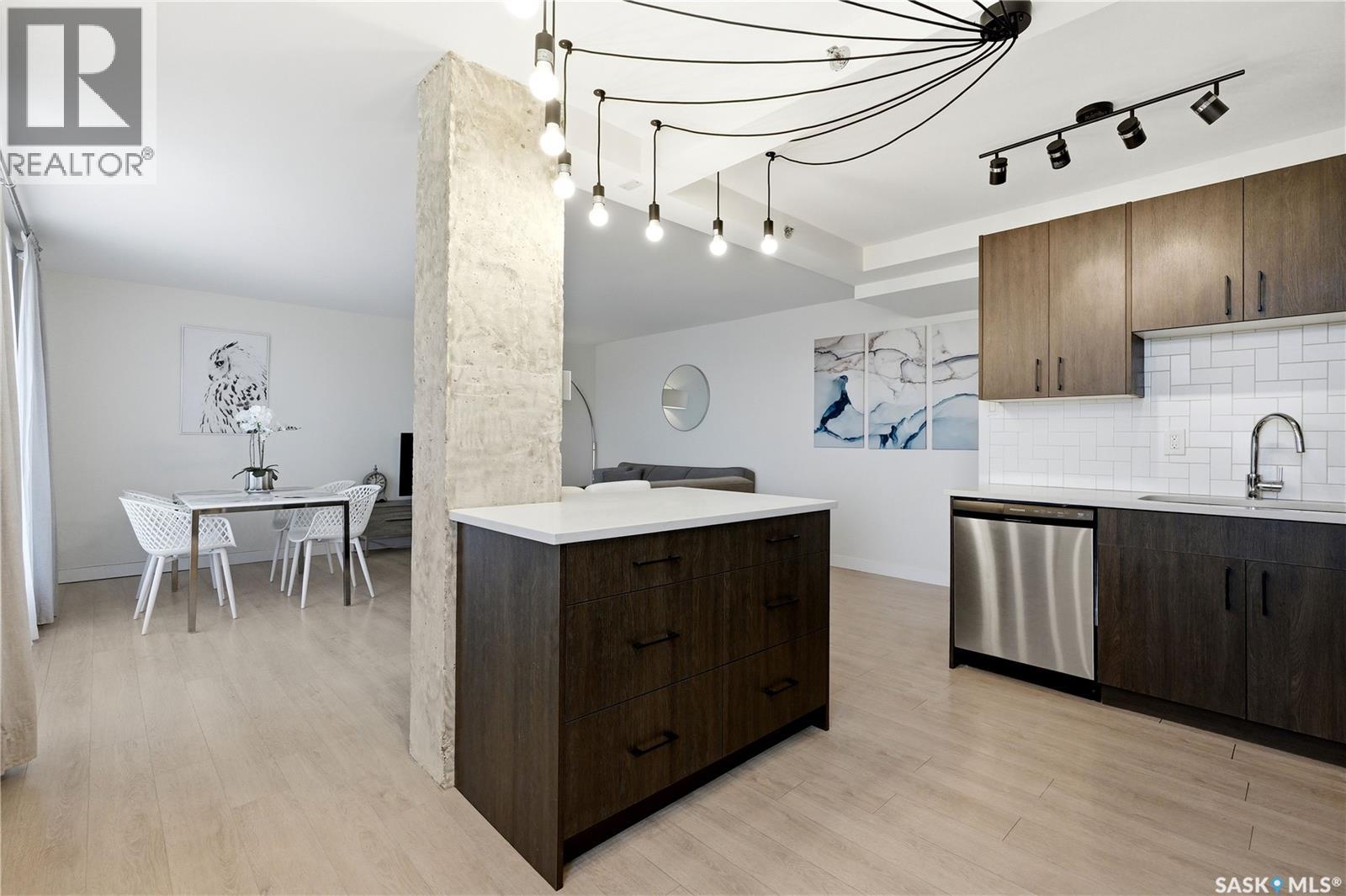 #1604 320 5th AVENUE - 25