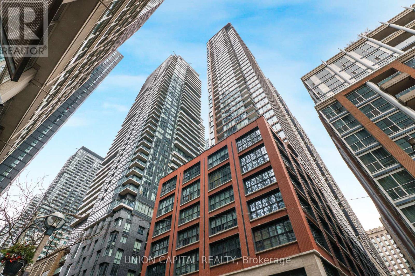 Listing photo of 4606 - 55 MERCER STREET