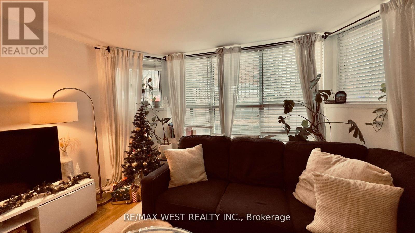 1061 BATHURST STREET - 14