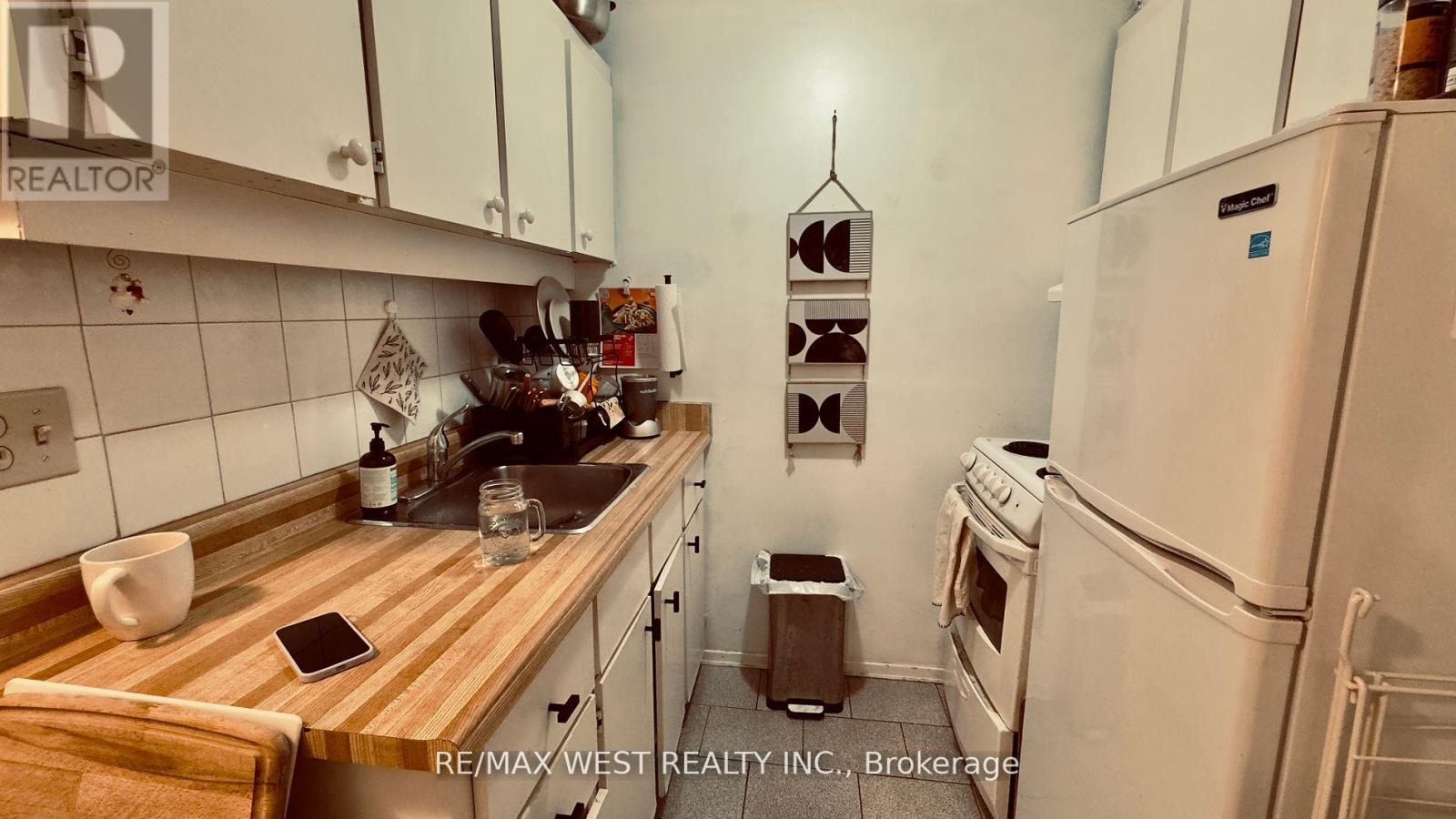1061 BATHURST STREET - 16