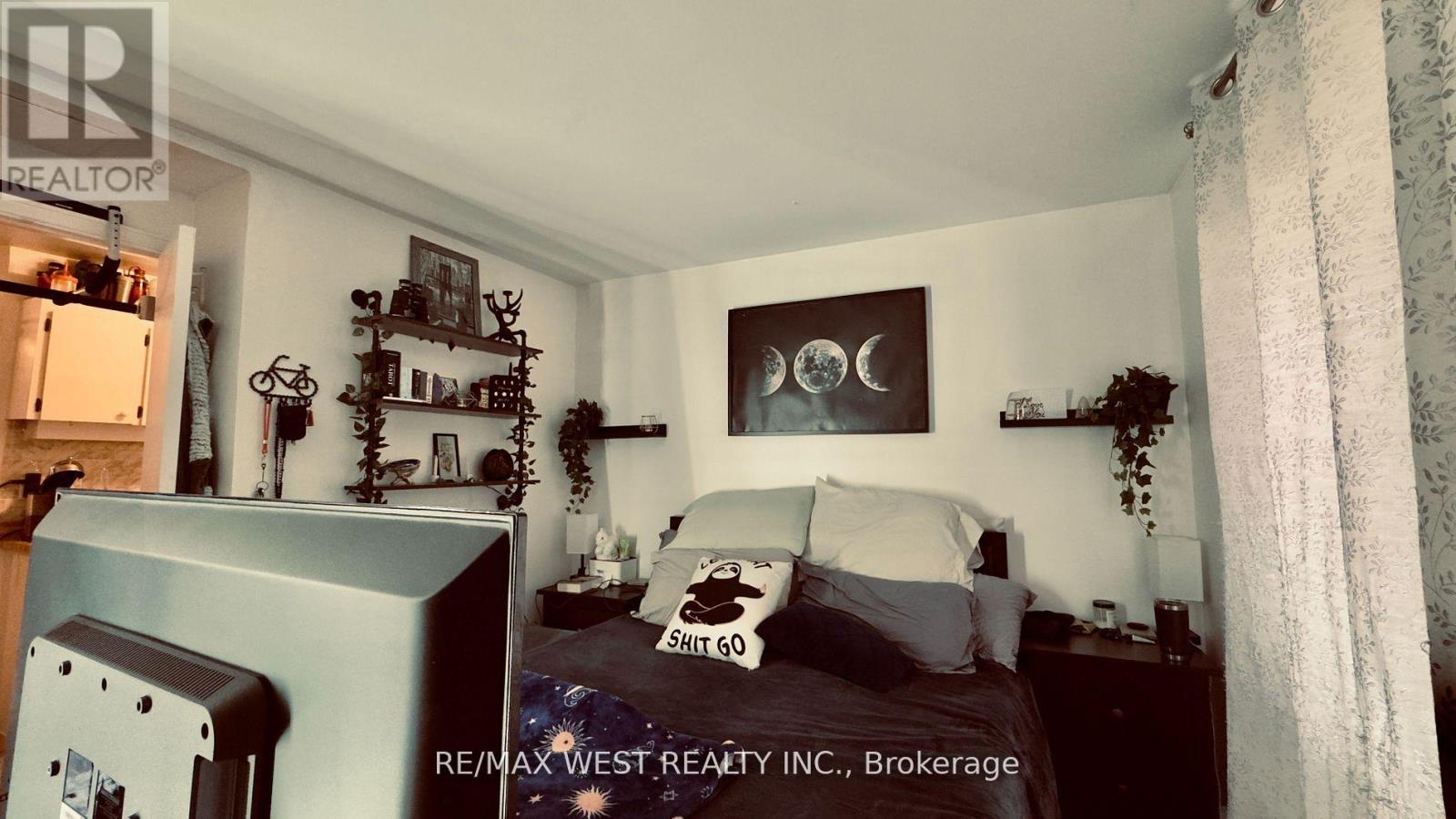 1061 BATHURST STREET - 17