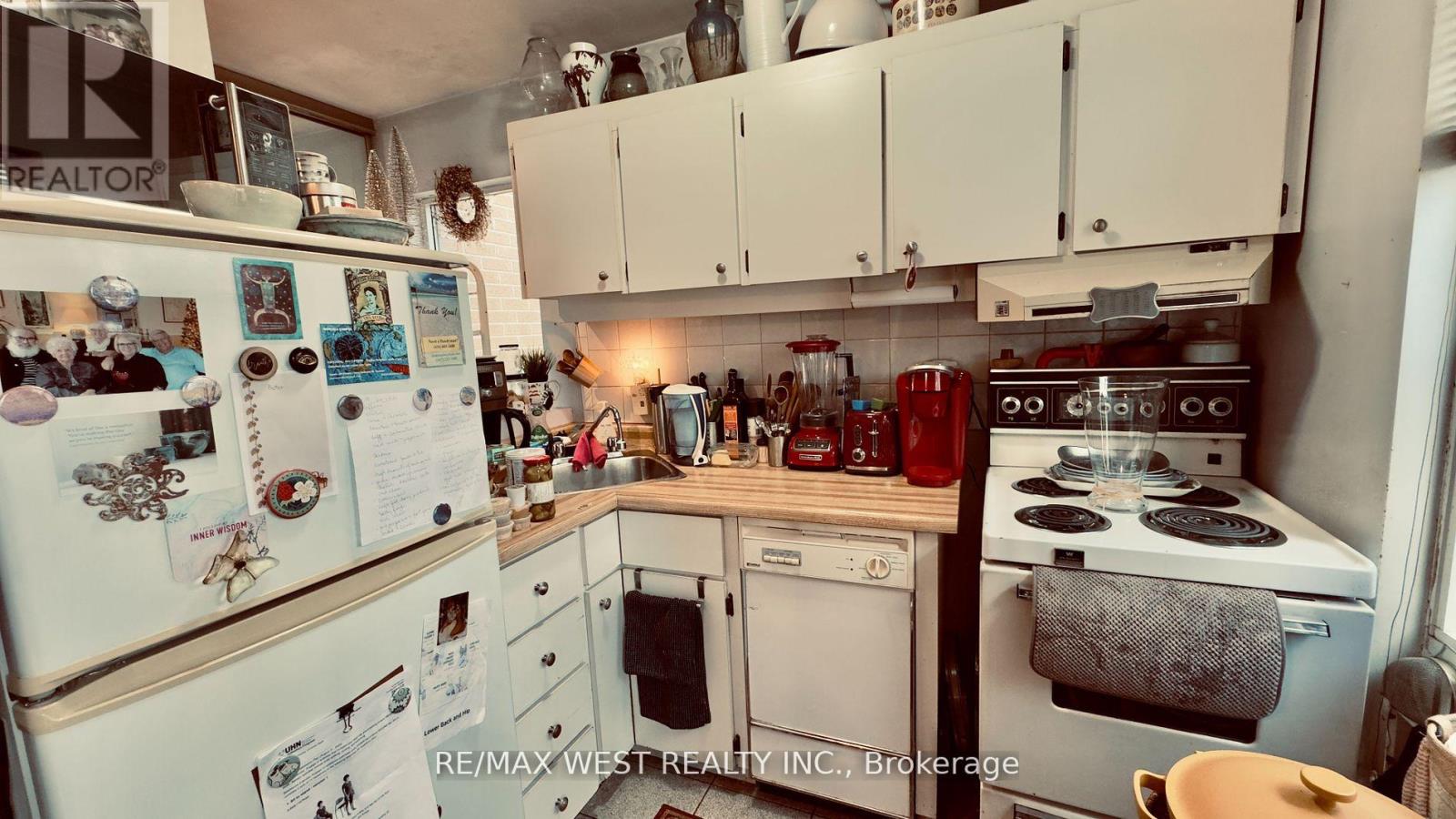 1061 BATHURST STREET - 23