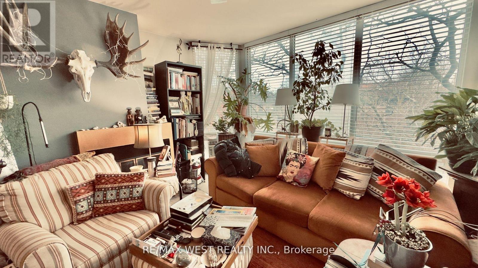 1061 BATHURST STREET - 8
