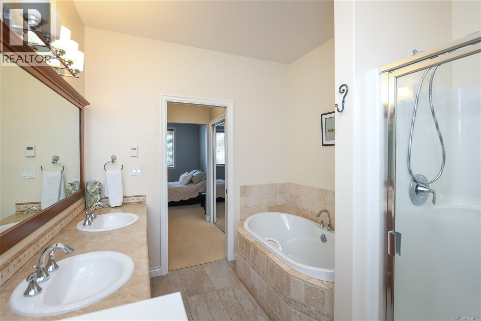 2 2300 Murrelet Dr, Comox