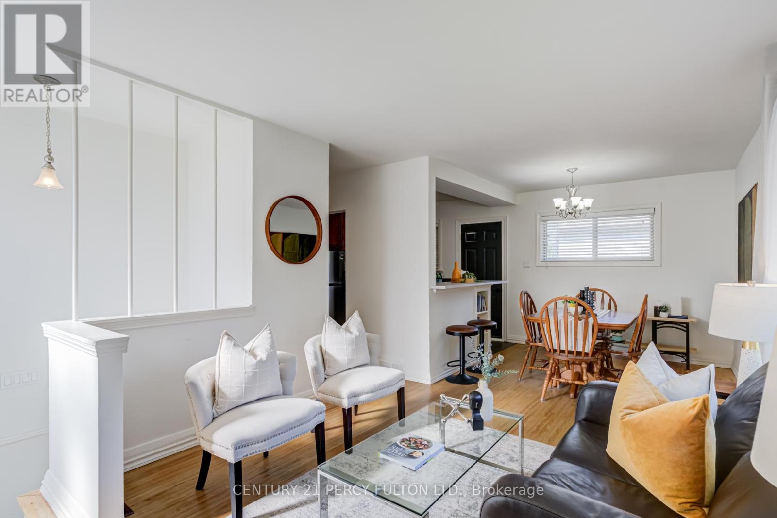 10 MENDIP CRESCENT - 11