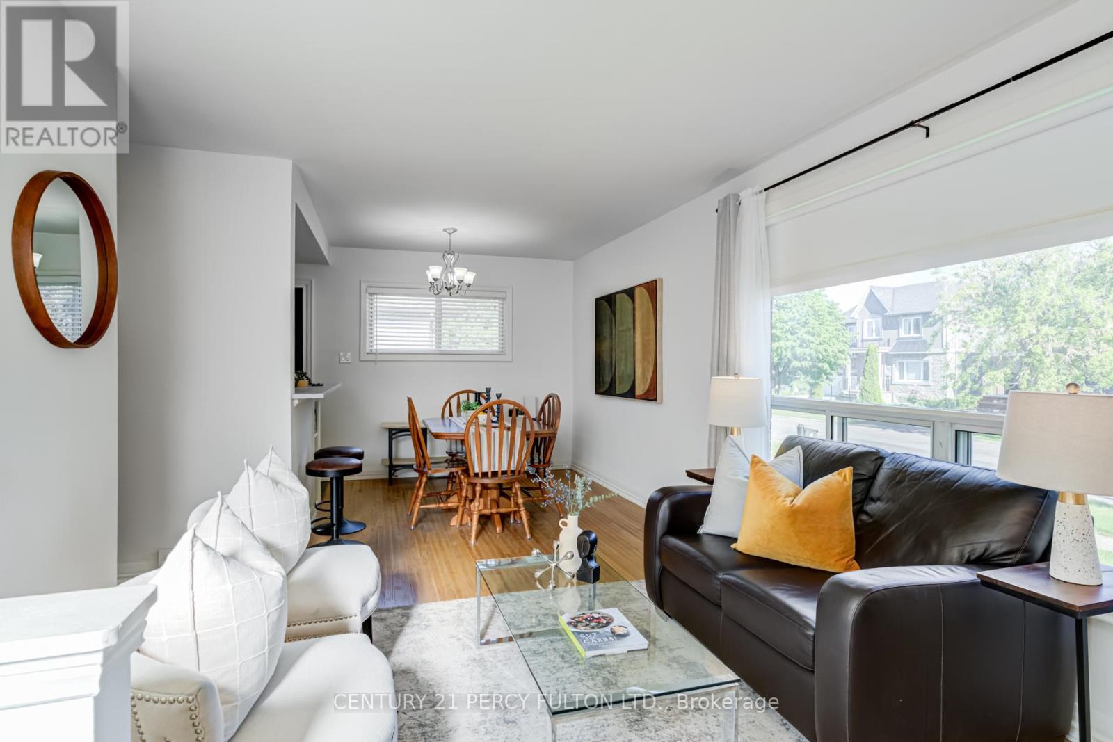 10 MENDIP CRESCENT - 12