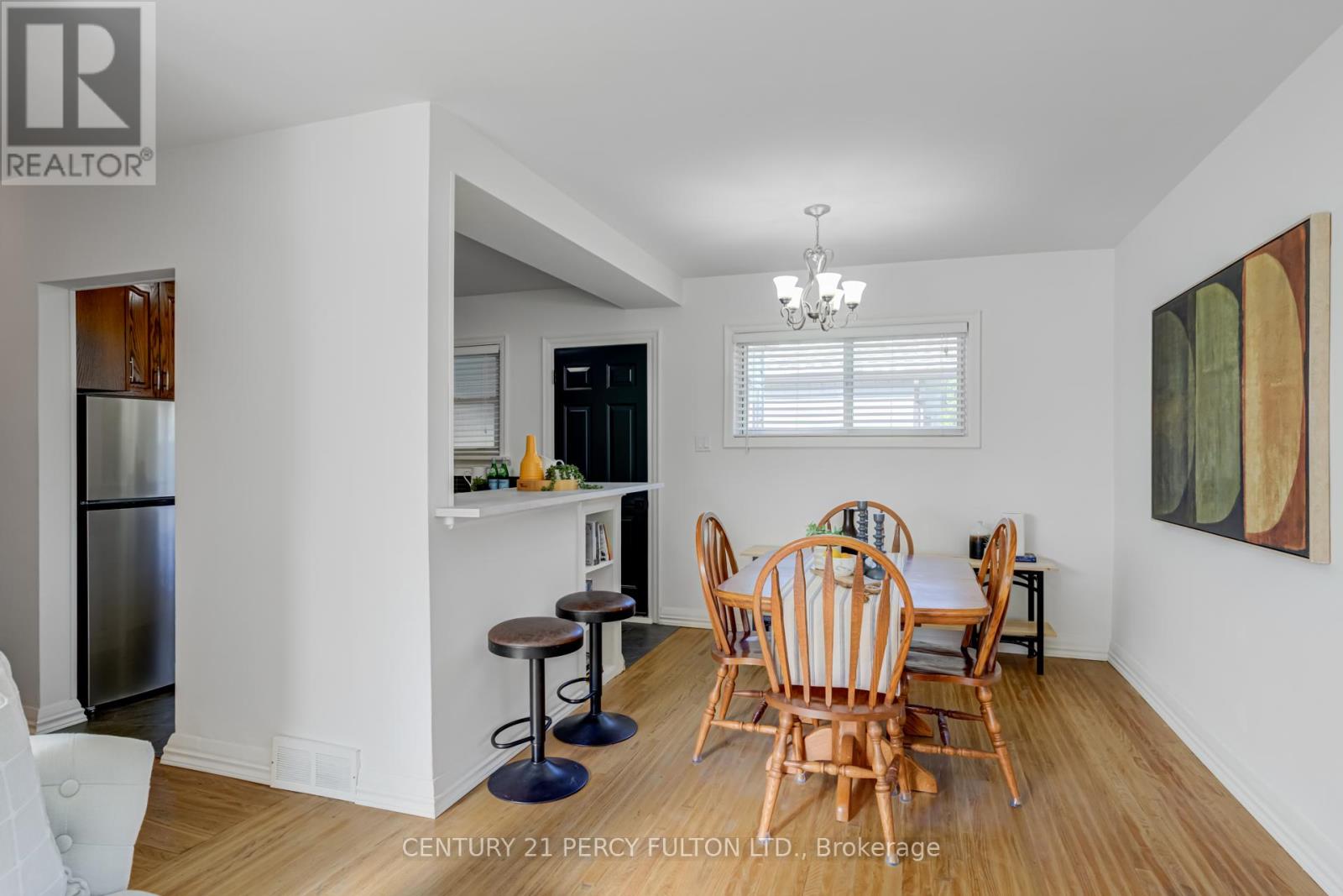 10 MENDIP CRESCENT - 13