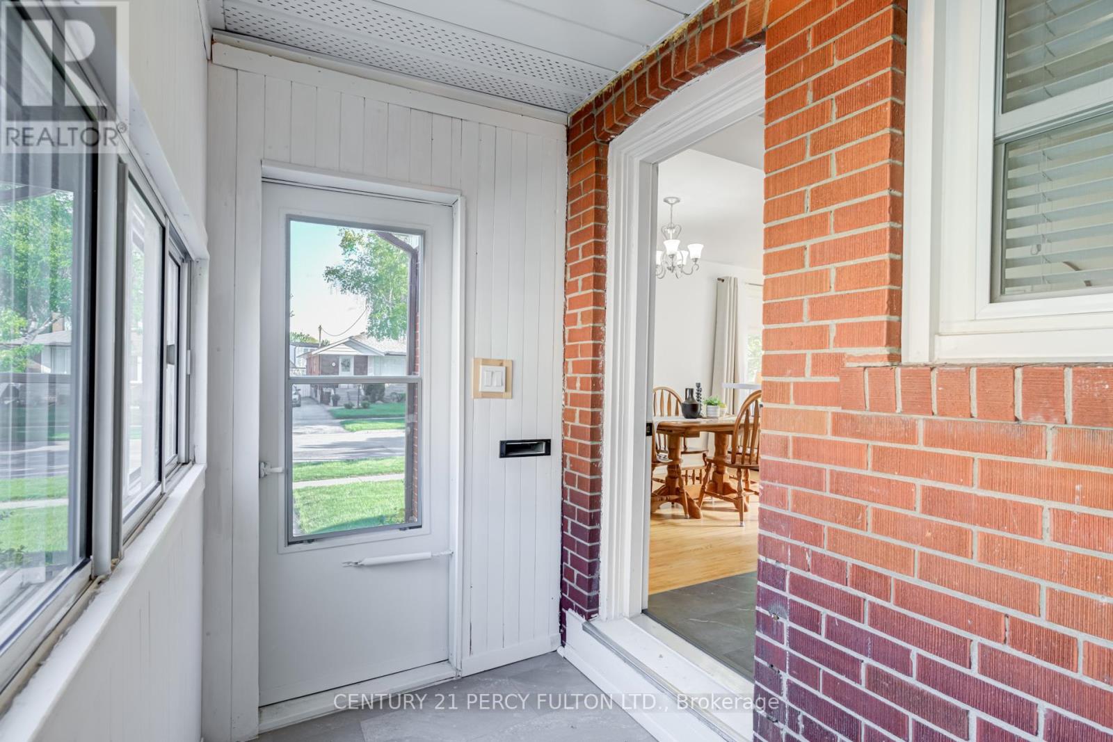 10 MENDIP CRESCENT - 21