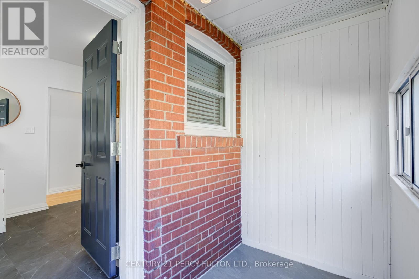 10 MENDIP CRESCENT - 22
