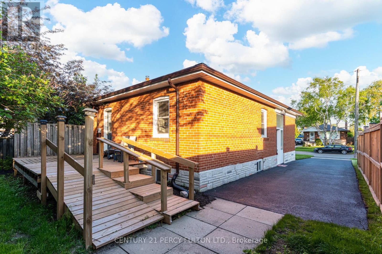 10 MENDIP CRESCENT - 43