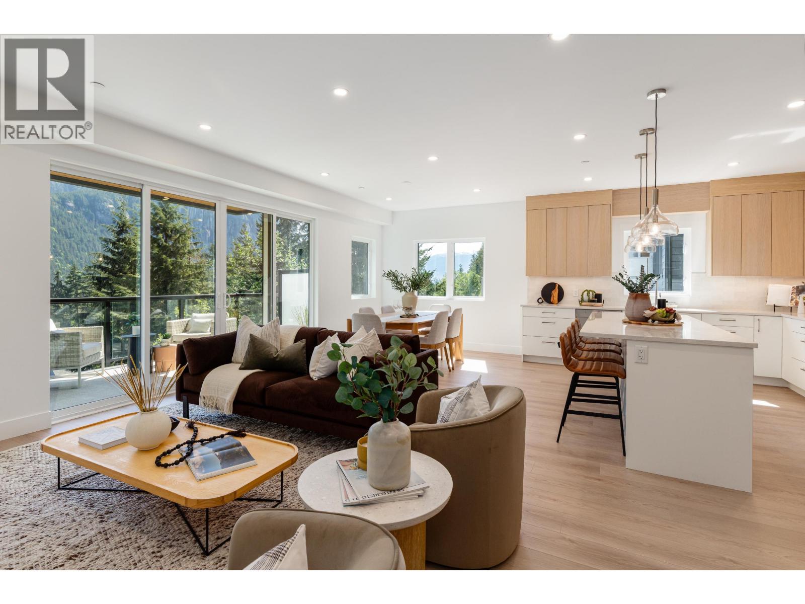2 2098 CRUMPIT WOODS DRIVE, Squamish — photo 2