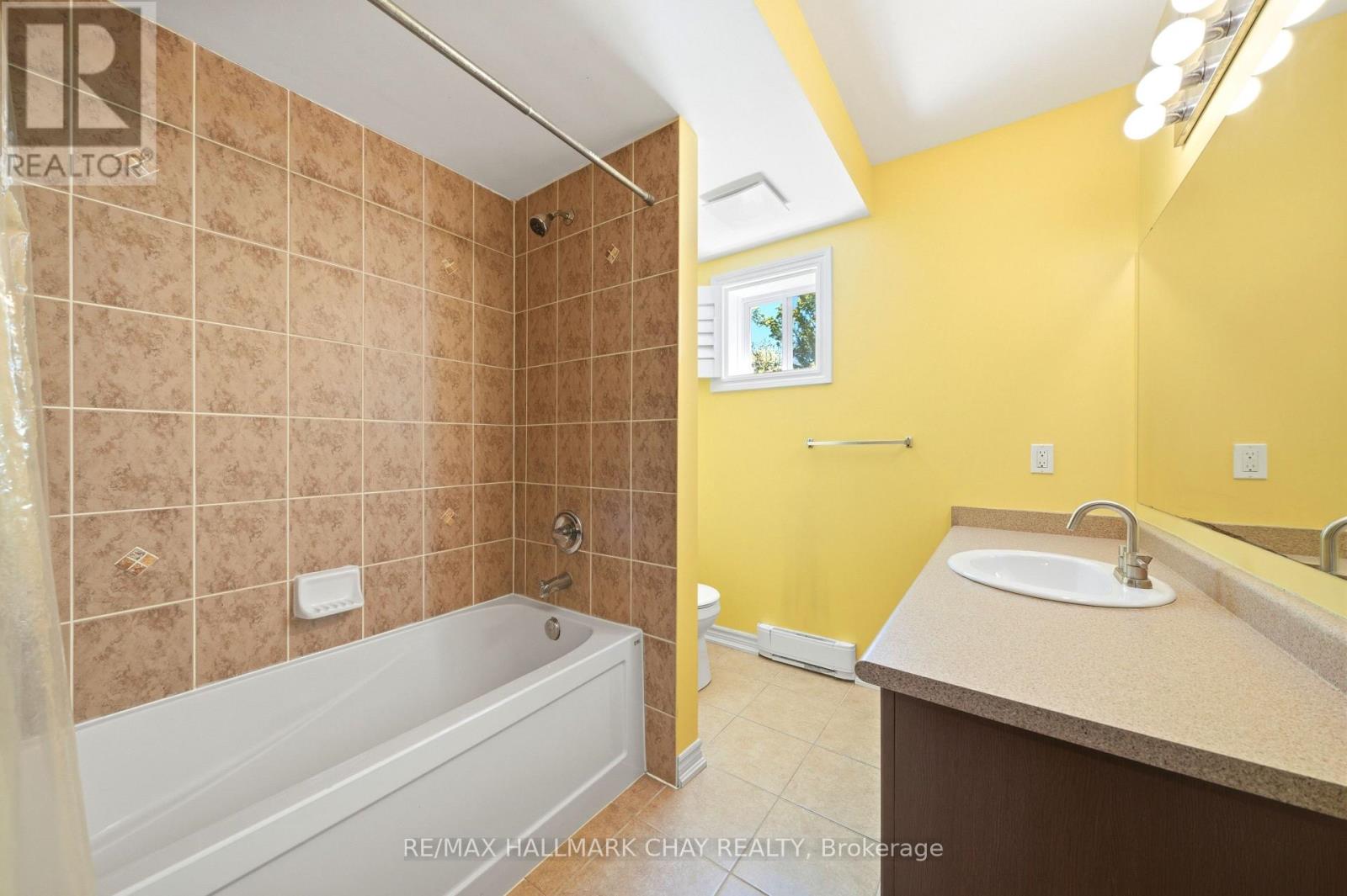 #1 408 VETERANS DRIVE - 22