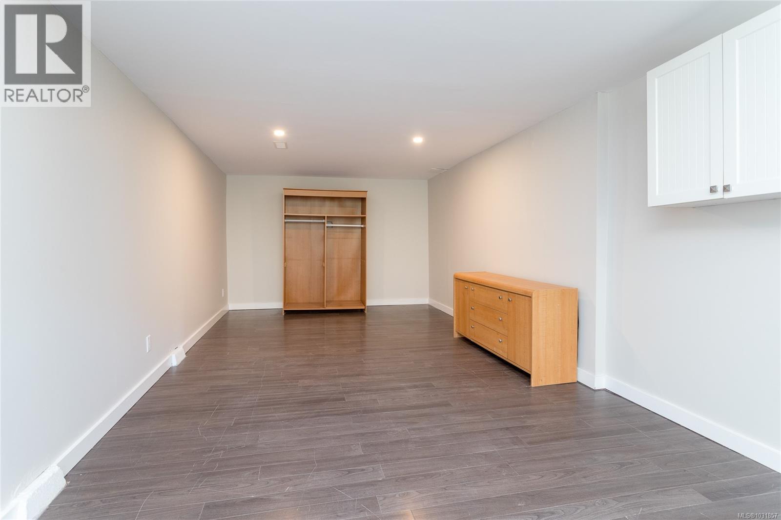 3590 Garland Ave - 28
