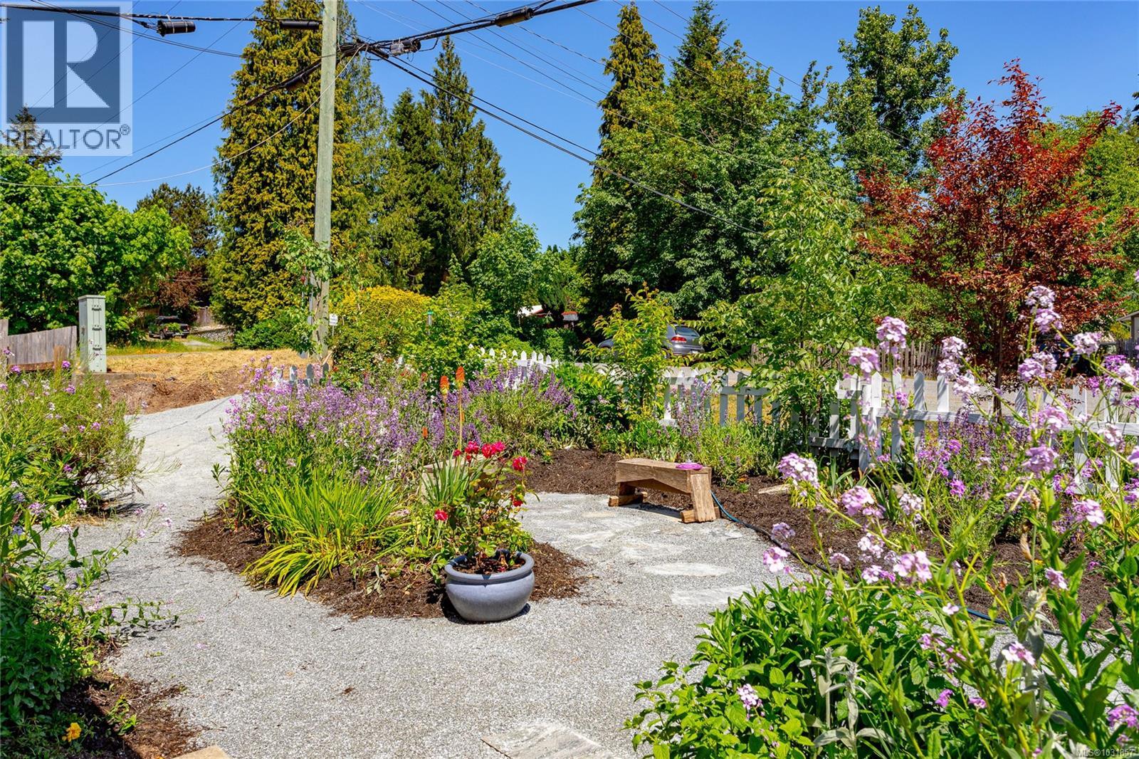 3590 Garland Ave - 35