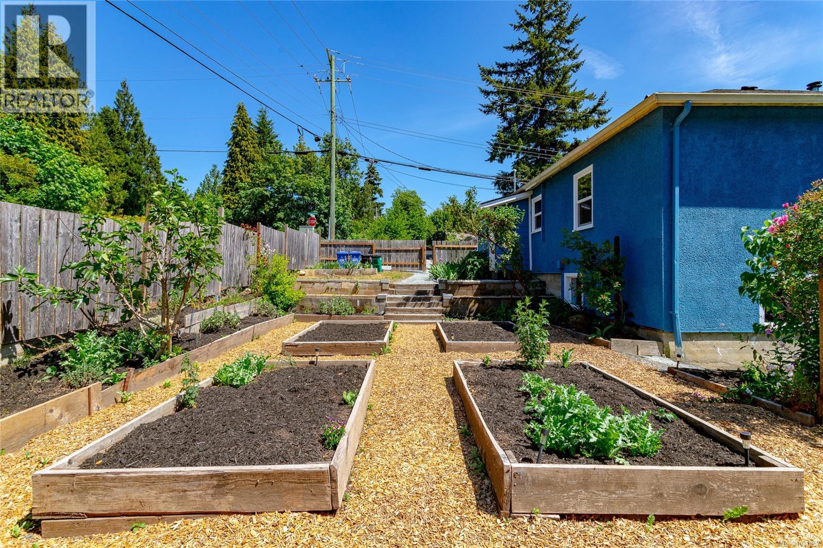 3590 Garland Ave - 39