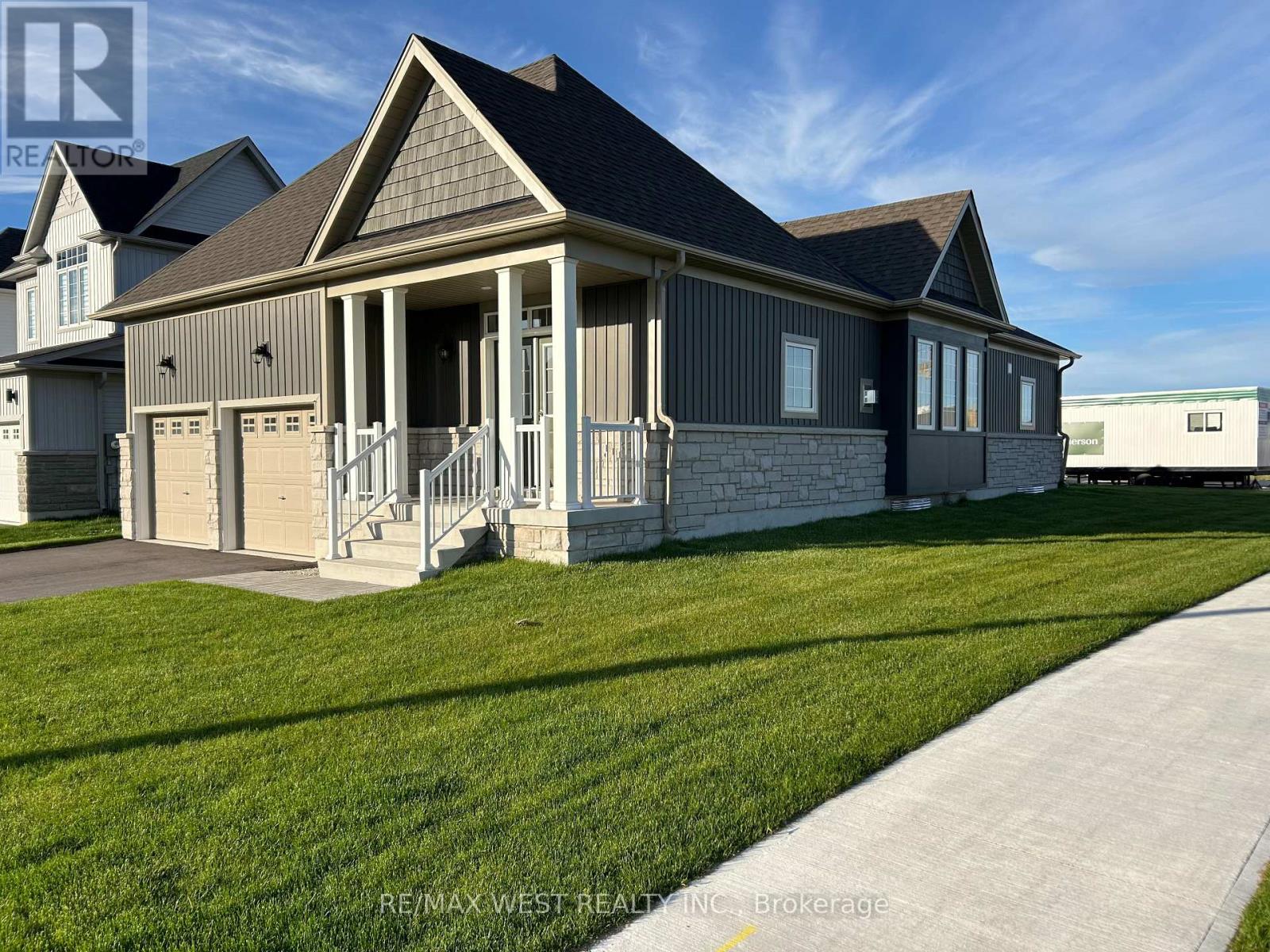 292 SPRINGFIELD CRESCENT