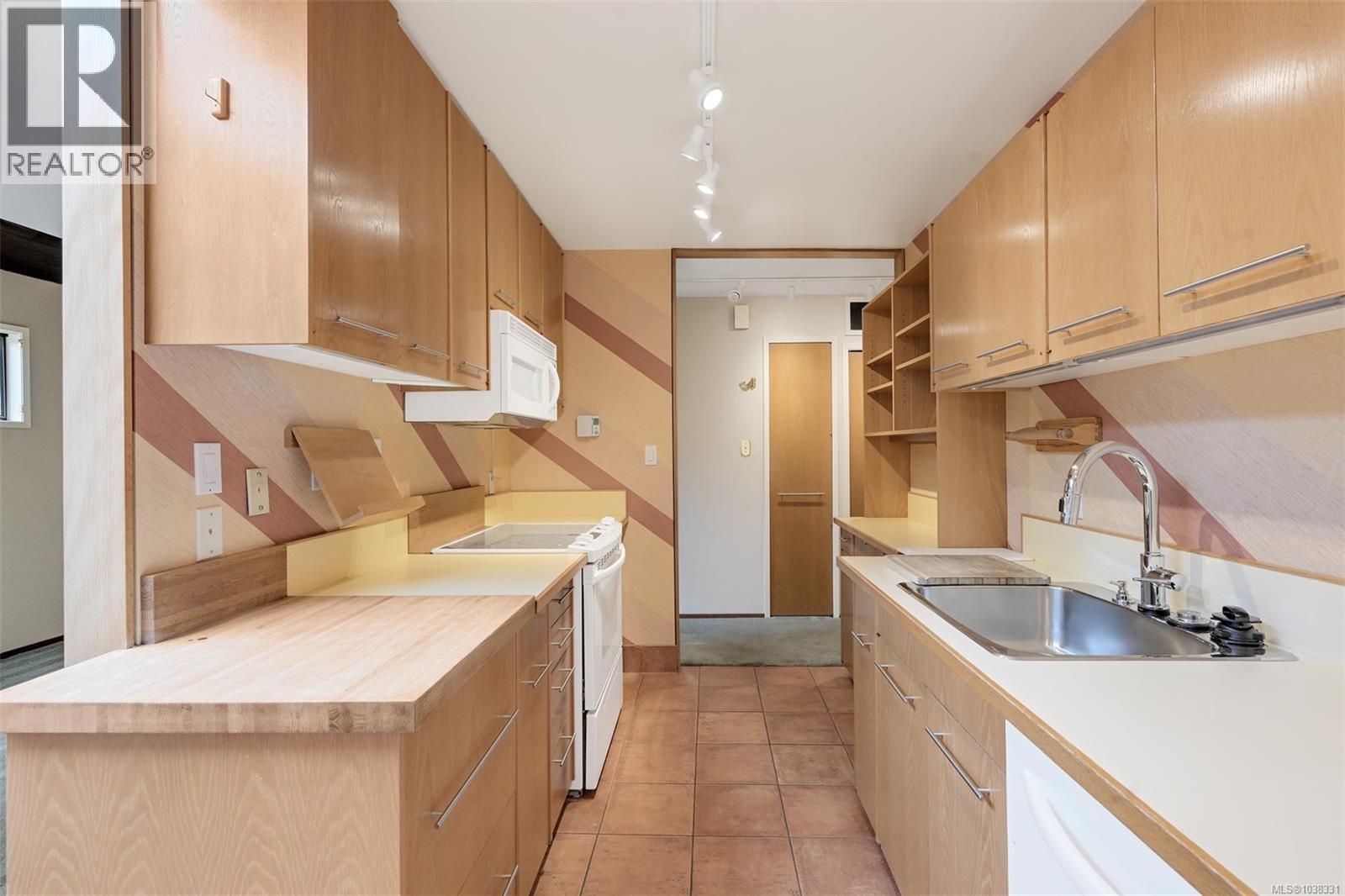 558 Dallas Rd - 9