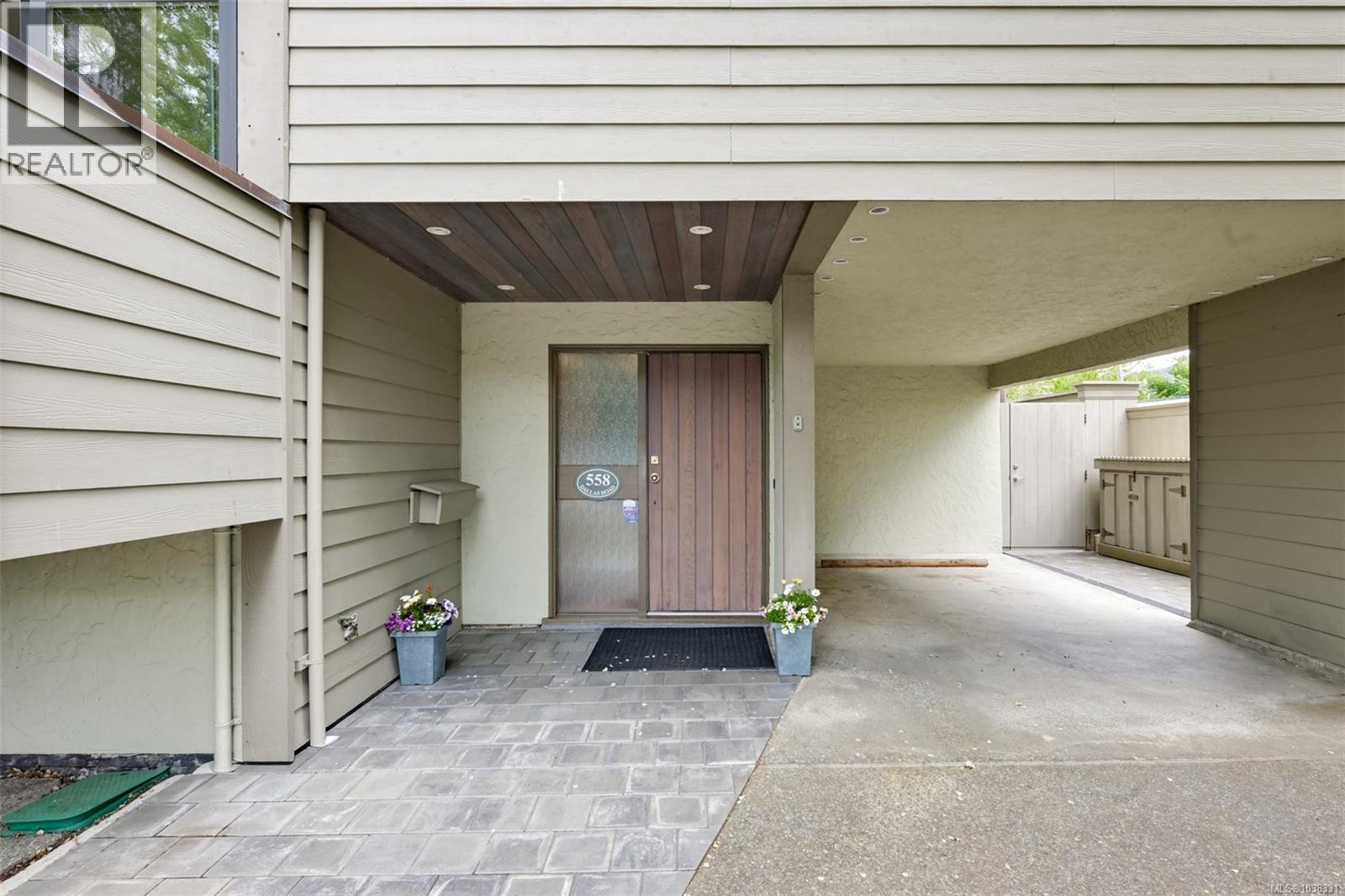 558 Dallas Rd - 4