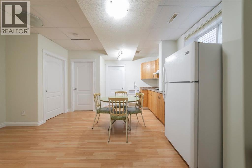 274 Thrush Street - 39