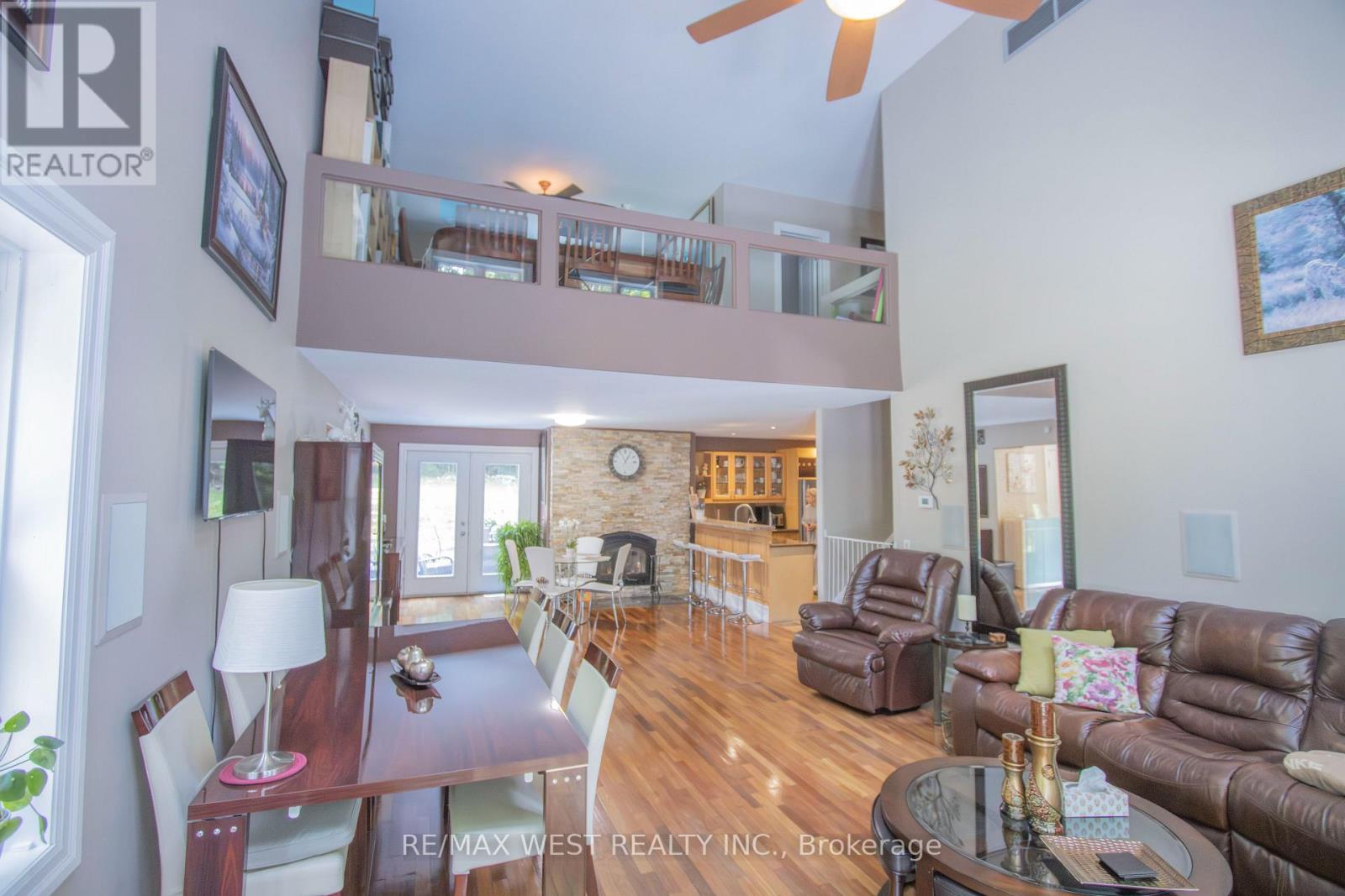 1158 LORNE LANE - 10