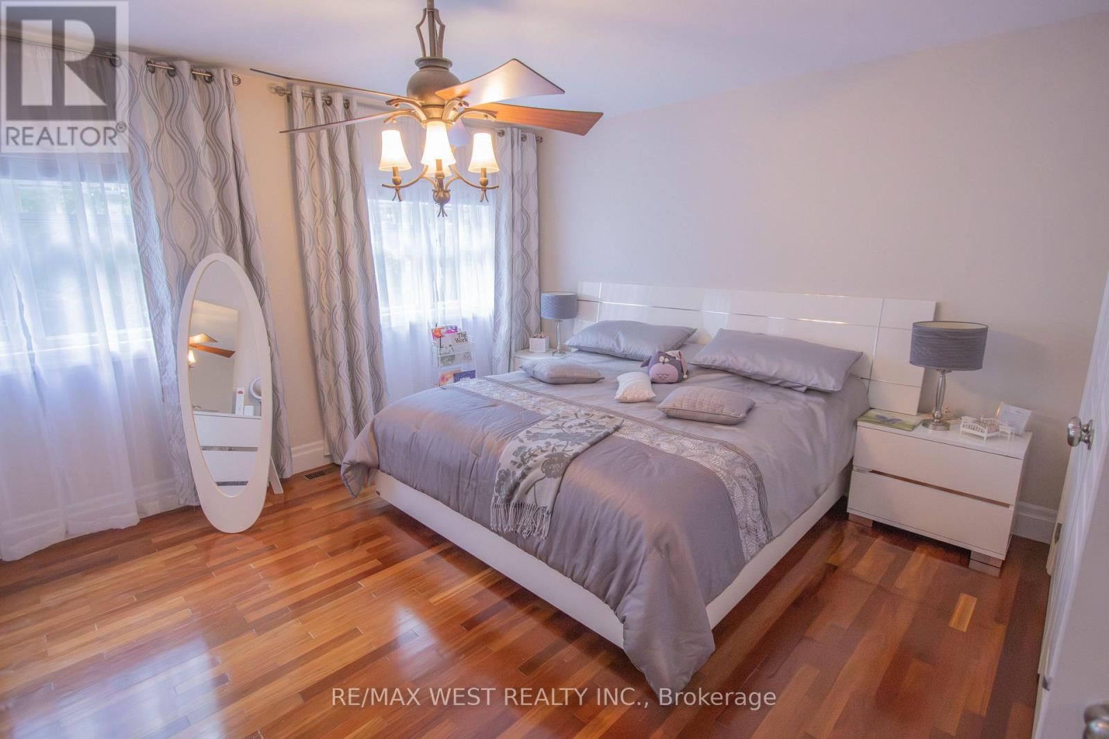 1158 LORNE LANE - 22
