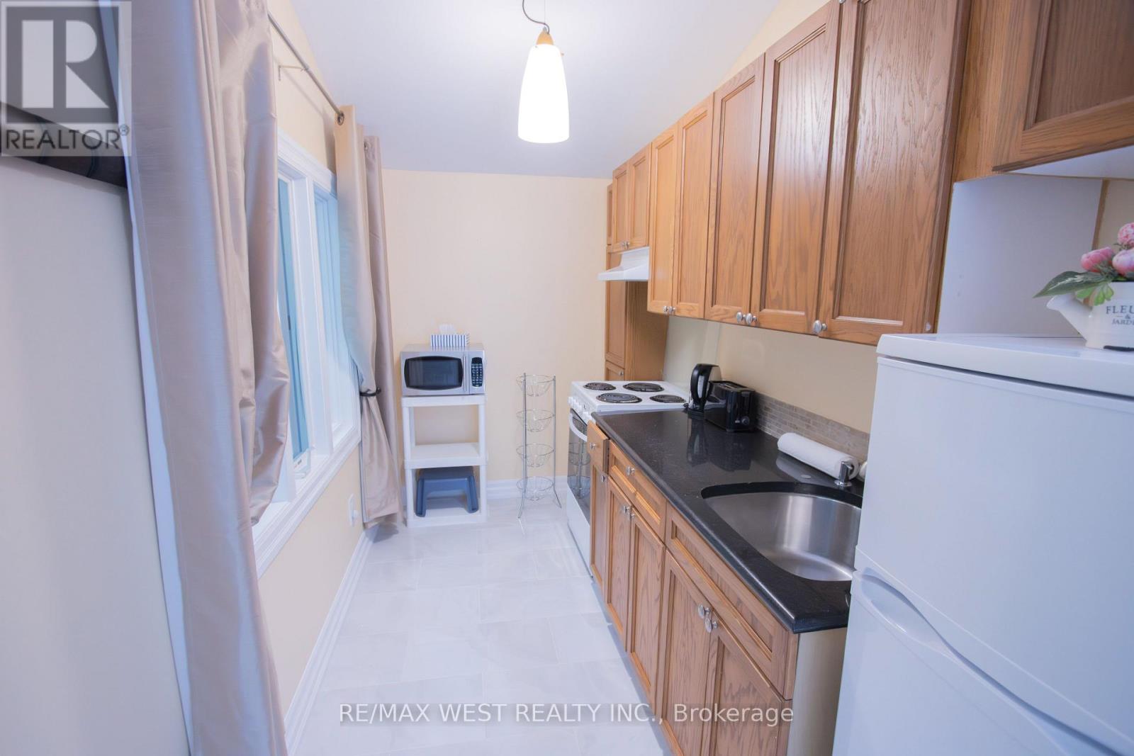 1158 LORNE LANE - 38