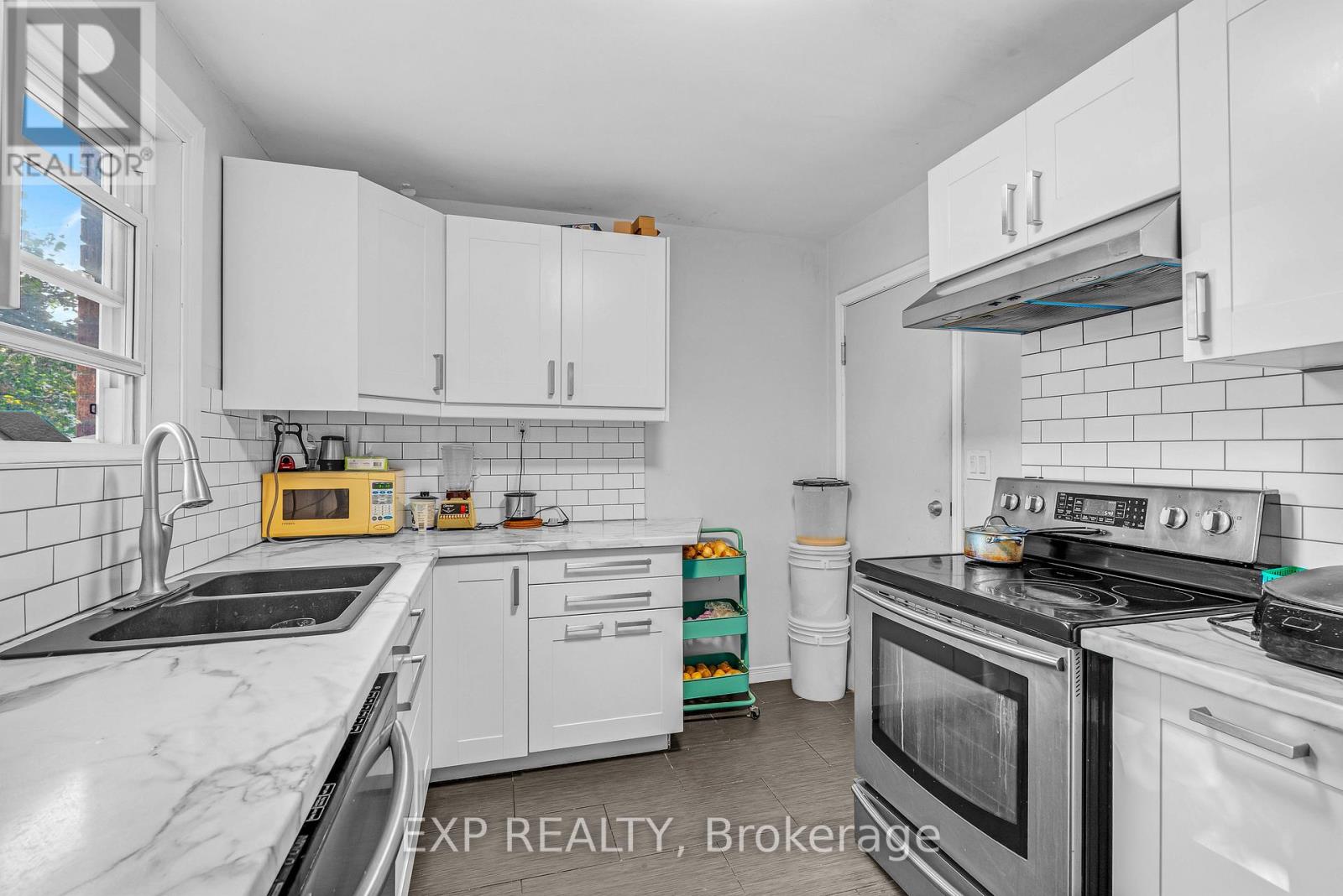 41 ALMA STREET N - 12