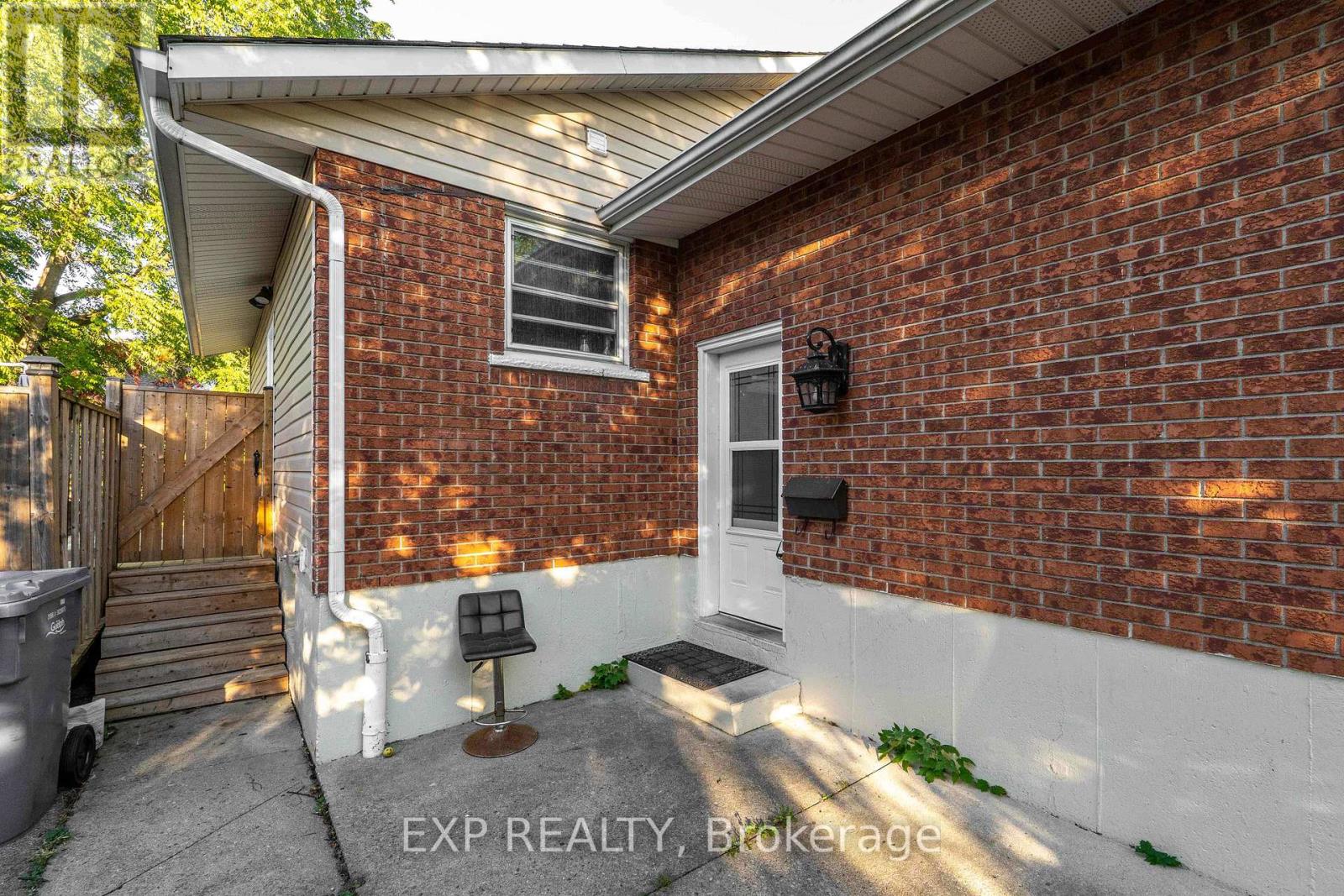 41 ALMA STREET N - 5