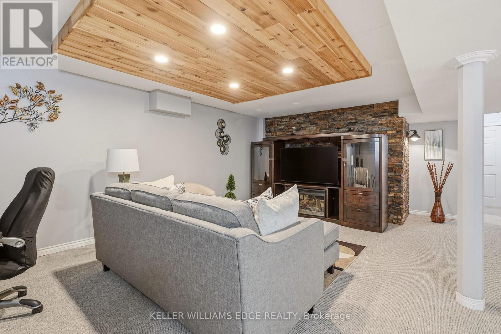 149 COVE CRESCENT - 32
