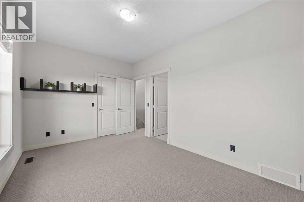 768 73 Street SW - 25