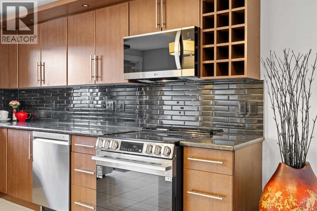 768 73 Street SW - 13