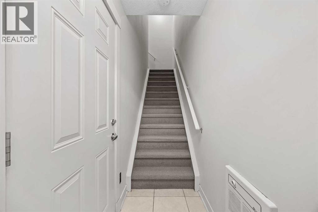 768 73 Street SW - 27