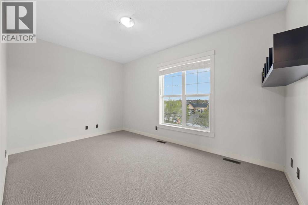 768 73 Street SW - 22