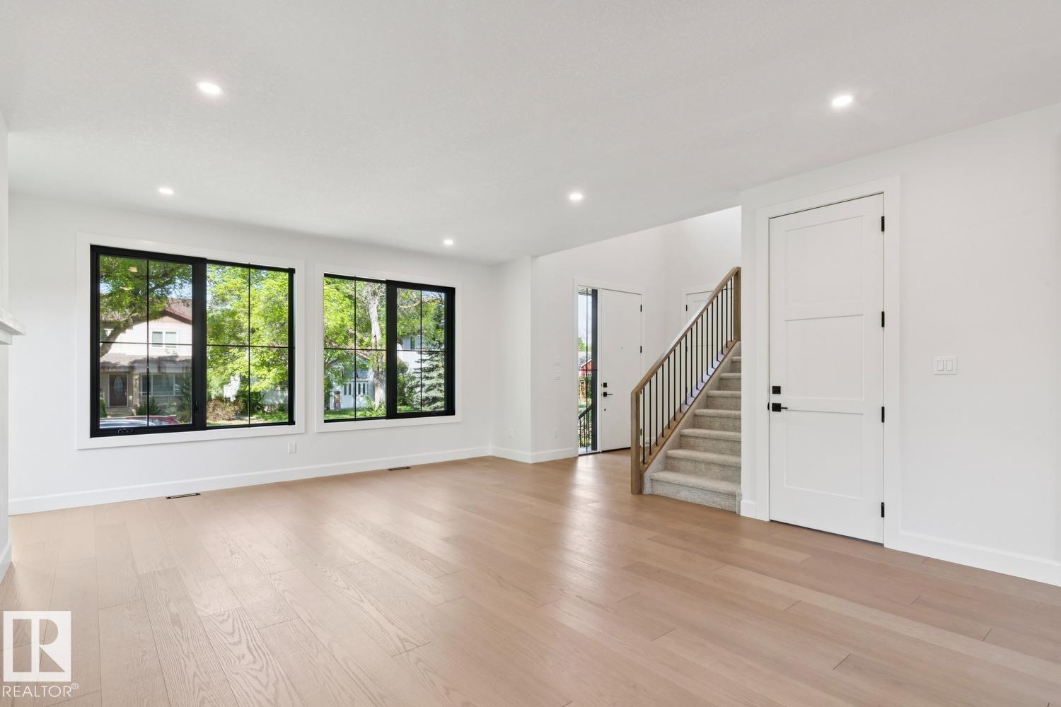9023 90 ST NW - 10