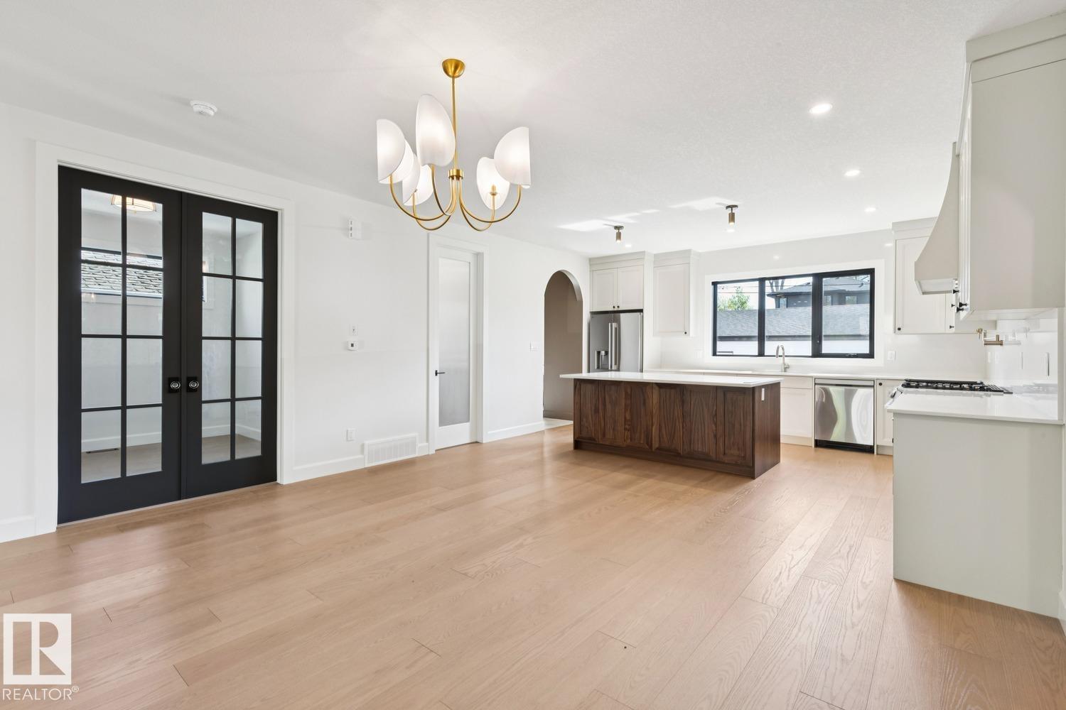 9023 90 ST NW - 12