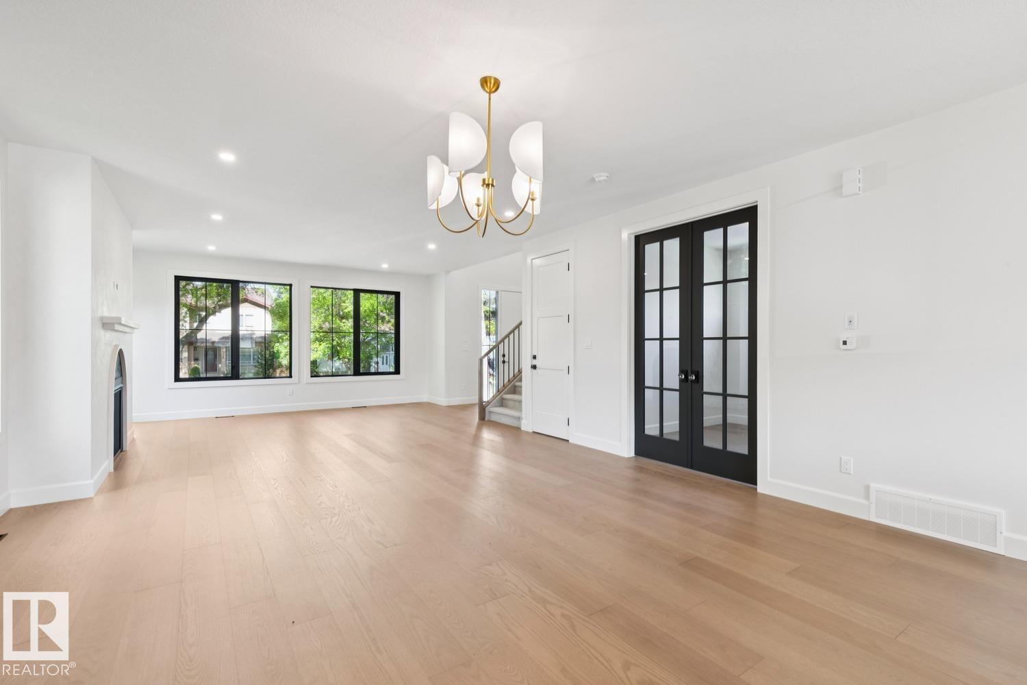 9023 90 ST NW - 13