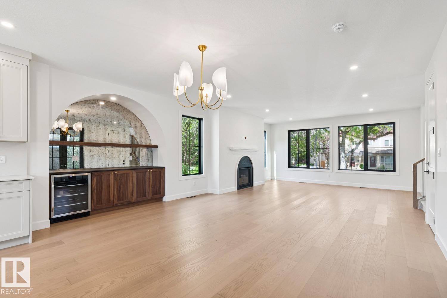 9023 90 ST NW - 14
