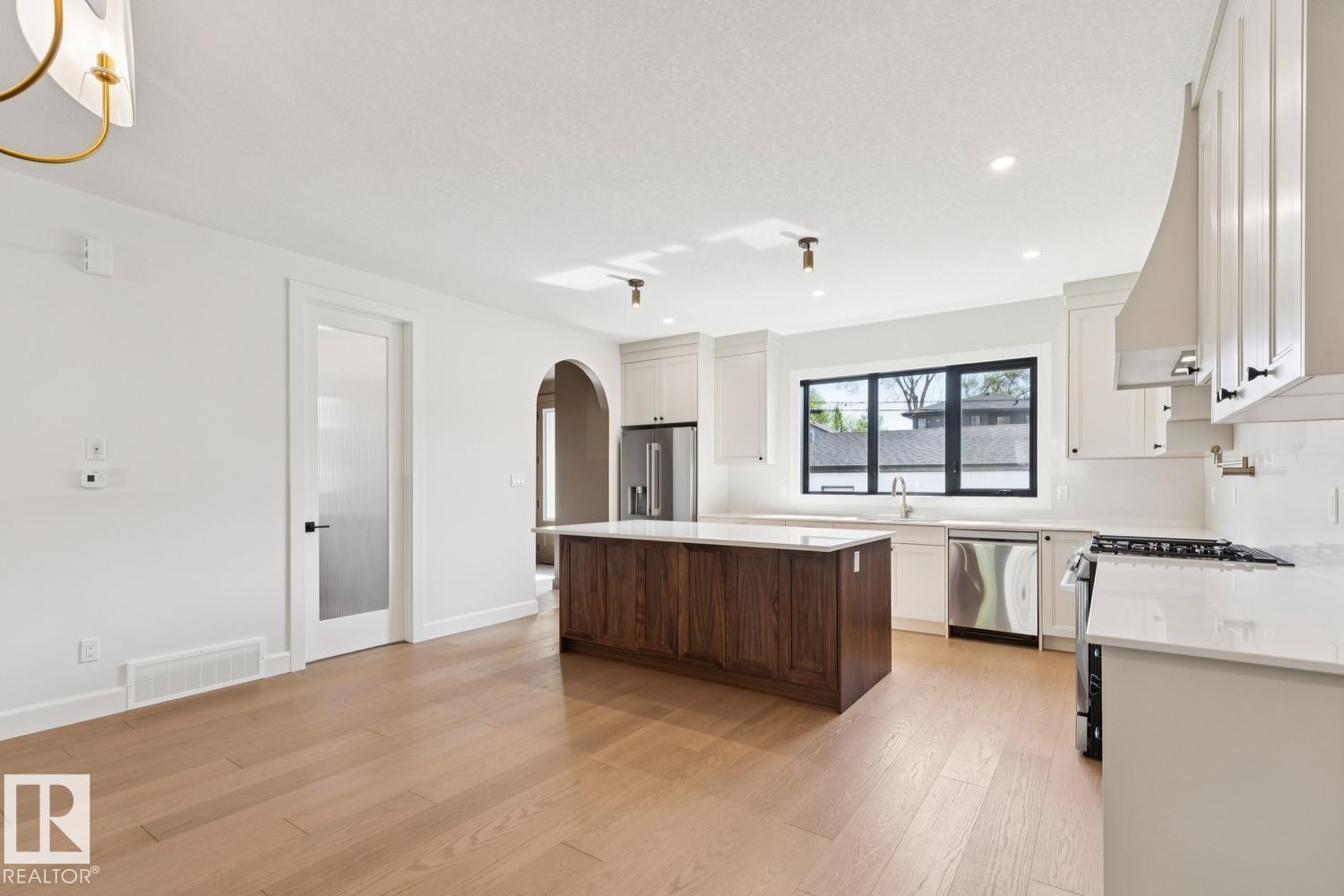 9023 90 ST NW - 16