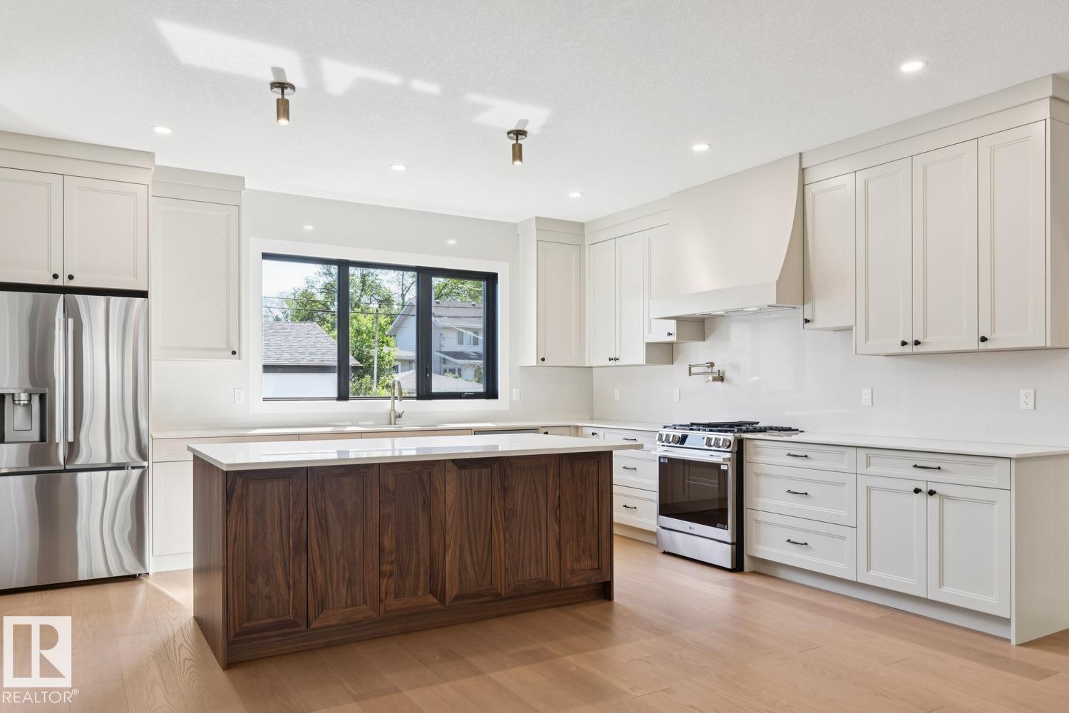 9023 90 ST NW - 18