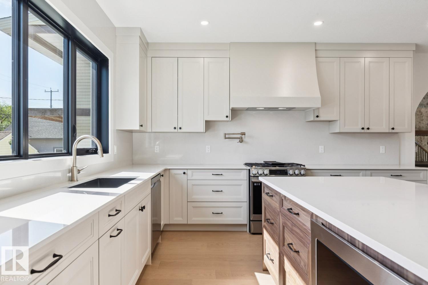 9023 90 ST NW - 20
